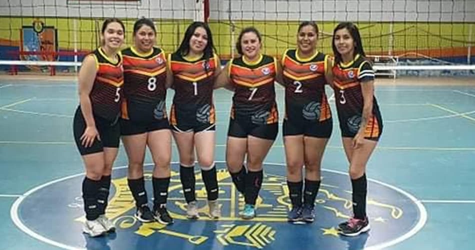 jugadoras con camisetas de voleibol en chile