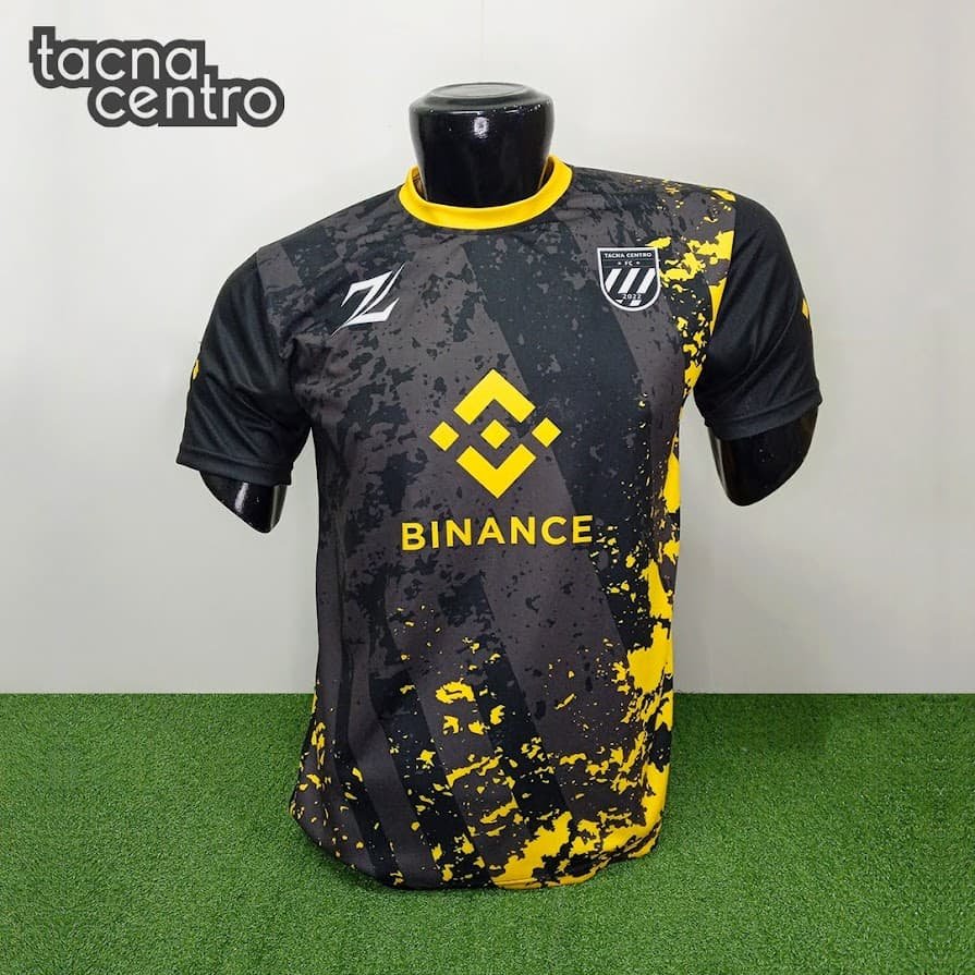 camiseta de futbol color negro con amarillo