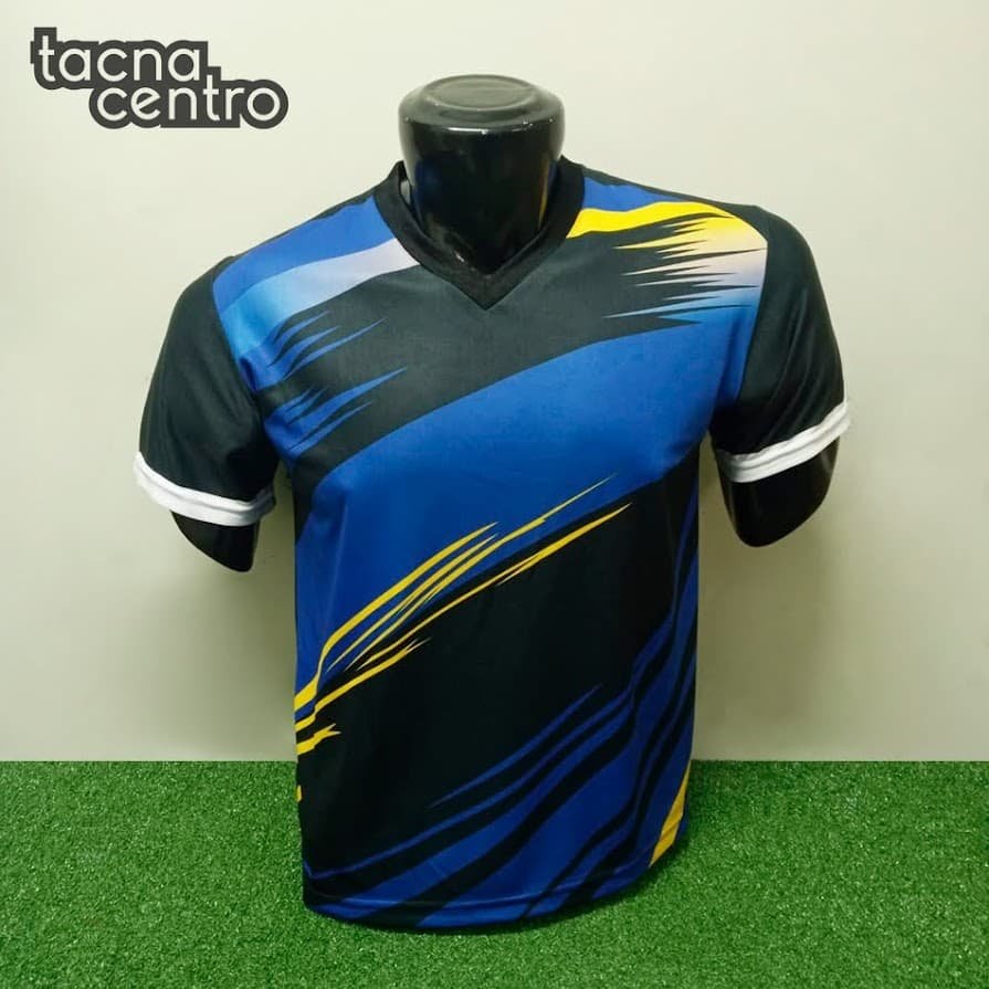 camiseta de futbol color negro y franjas azules