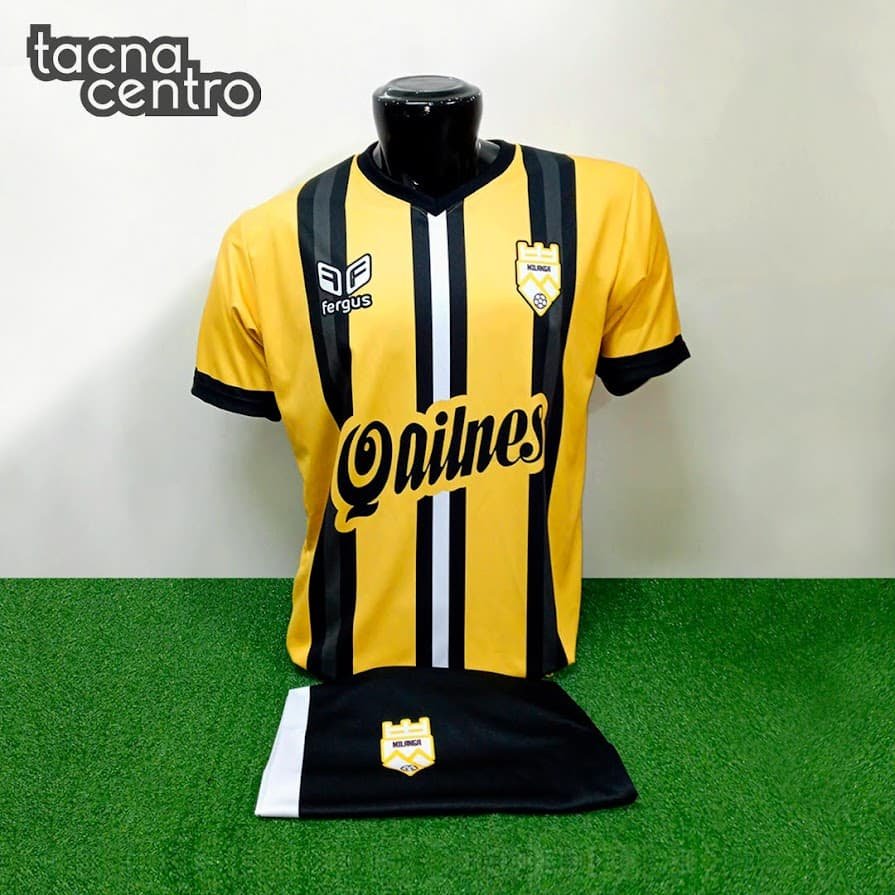 uniforme de futbol color amarillo con negro