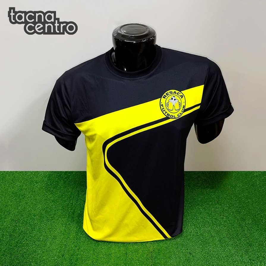 camisetas de futbol de color negro con amarillo
