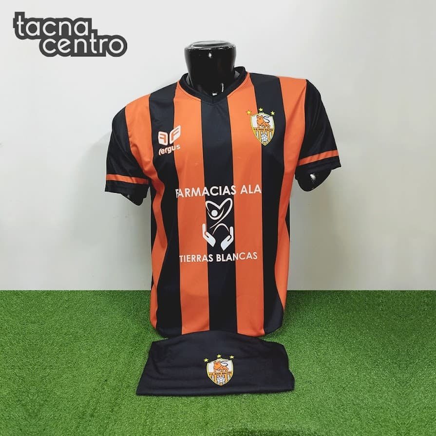 uniforme de futbol color naranja con negro