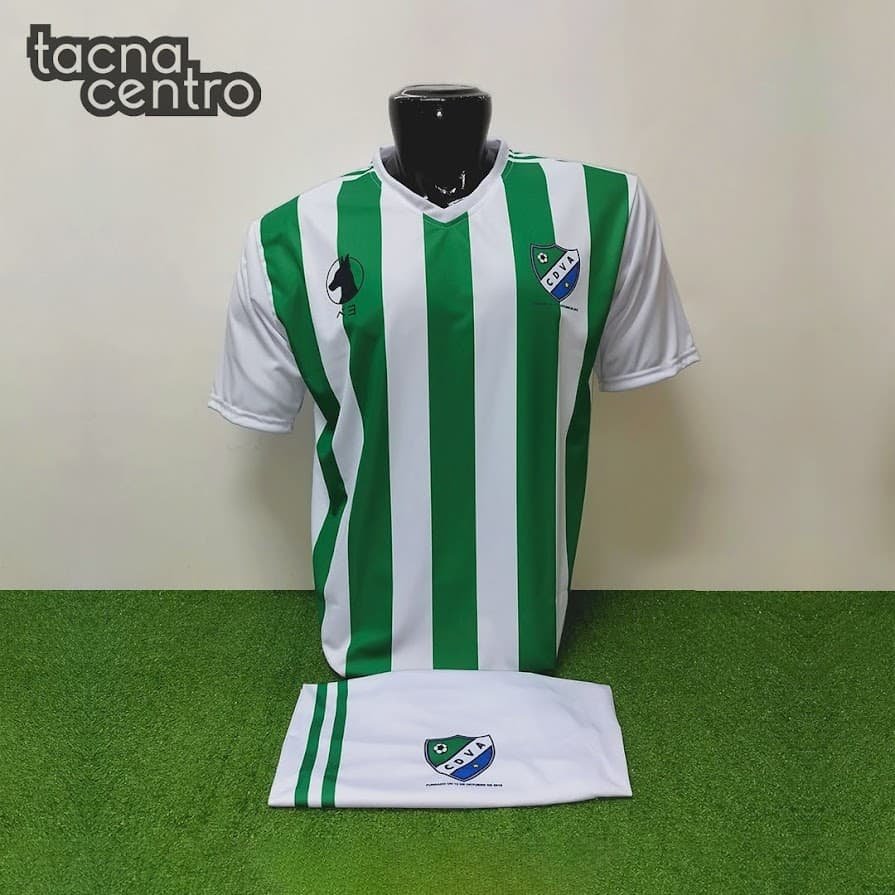 uniforme de futbol color verde con blanco