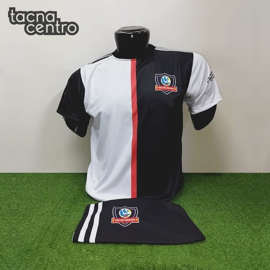 uniforme de futbol color negro y blanco