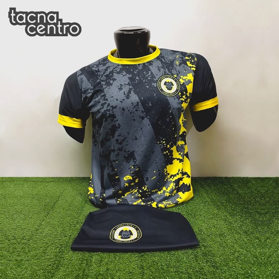 uniforme de futbol color amarillo con gris y negro