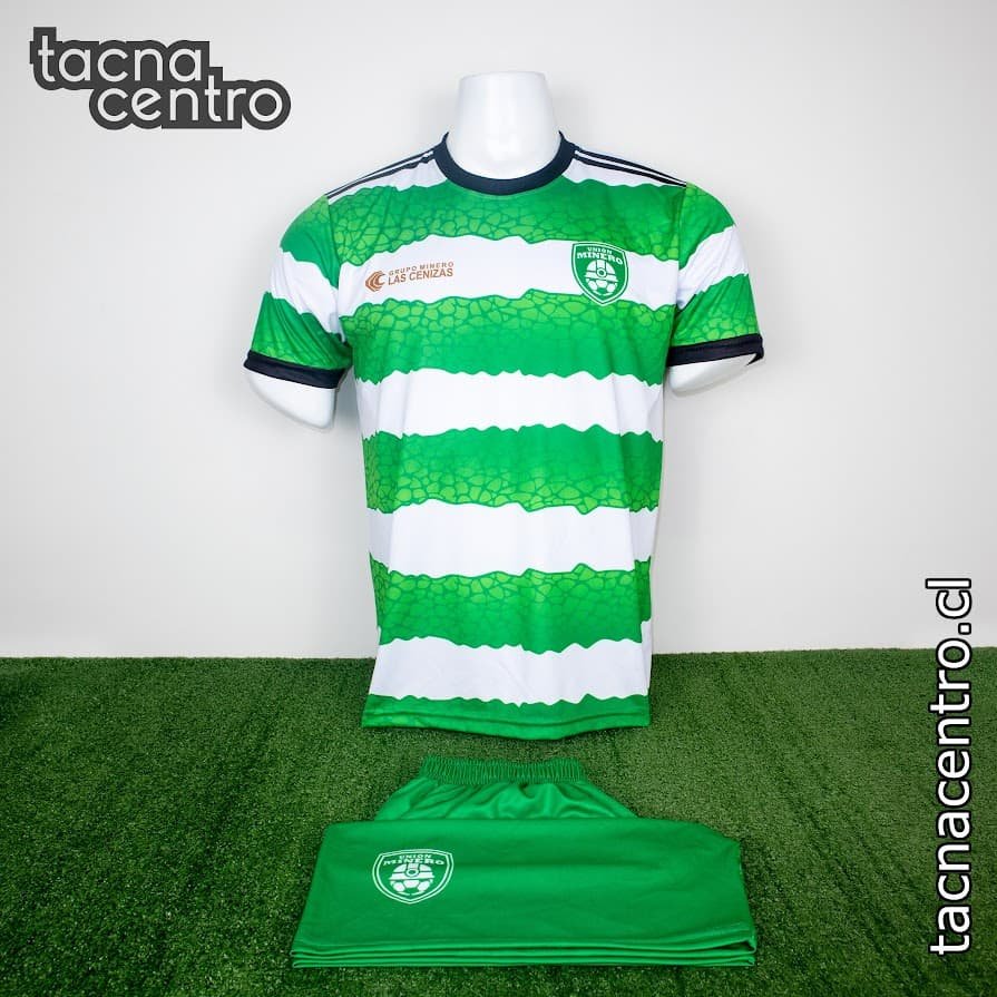 uniforme de futbol color verde con blanco
