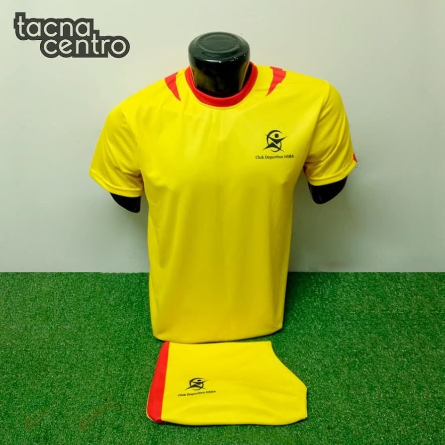 uniforme de futbol color amarillo con rojo