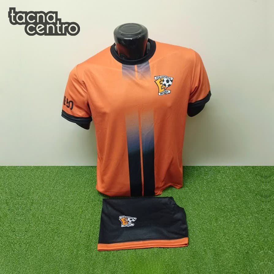 uniforme de futbol color naranja con negro