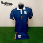 uniforme de futbol color azul con amarillo y cuello blanco