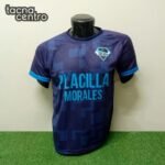 uniforme de futbol color azul con celeste