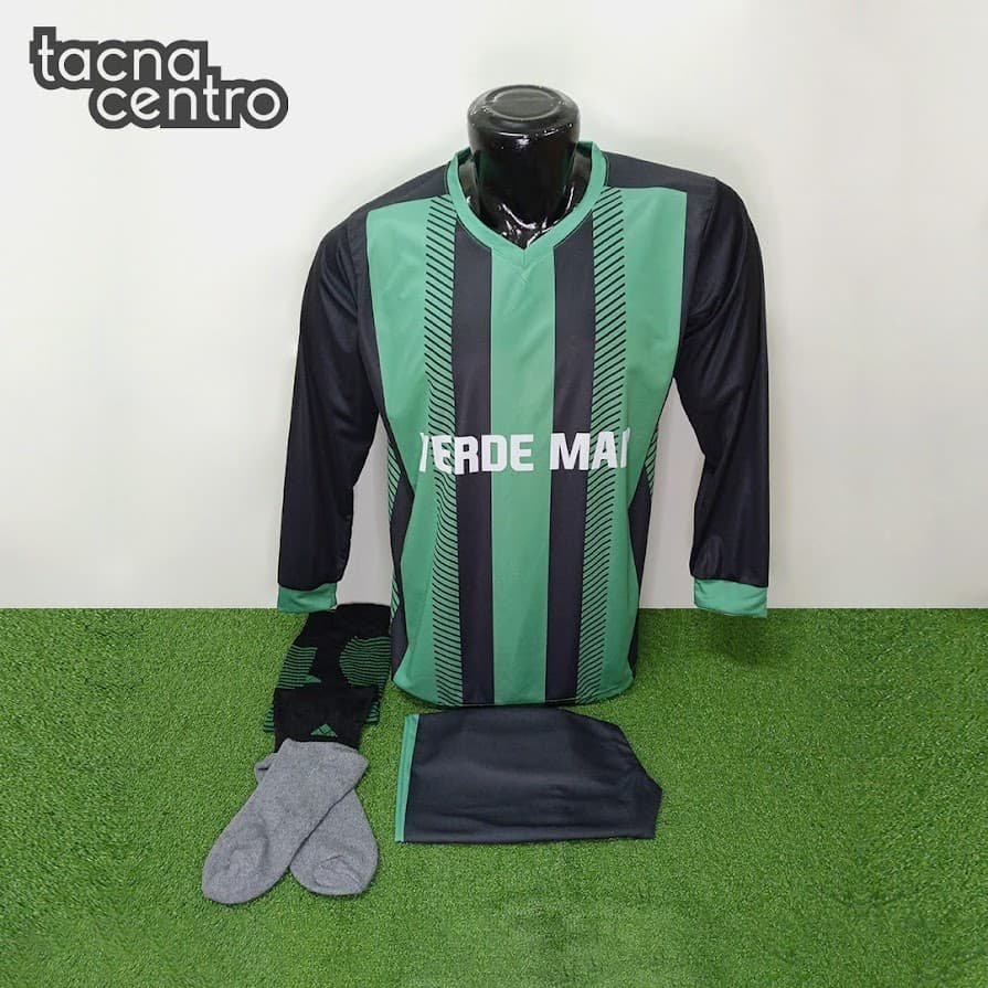 uniforme de futbol color negro con verde