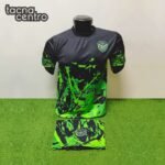 uniforme de futbol color negro con verde