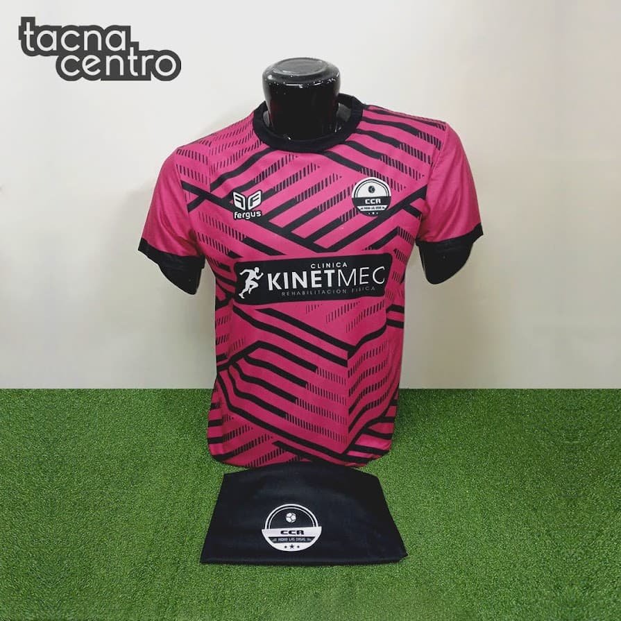 uniforme de futbol color rosado con negro