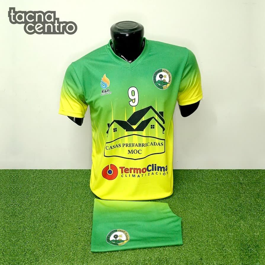 uniforme de futbol color verde con amarillo
