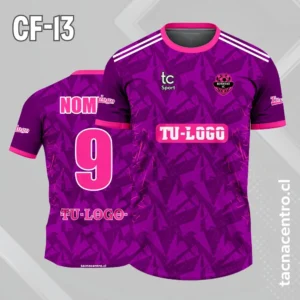 Camiseta de futbol fucsia con patrones rosados