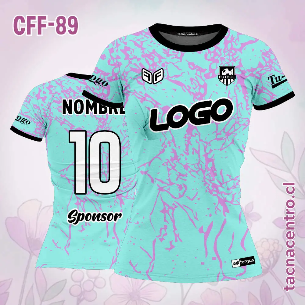 Camiseta de futbol femenino celeste con rajadura lila