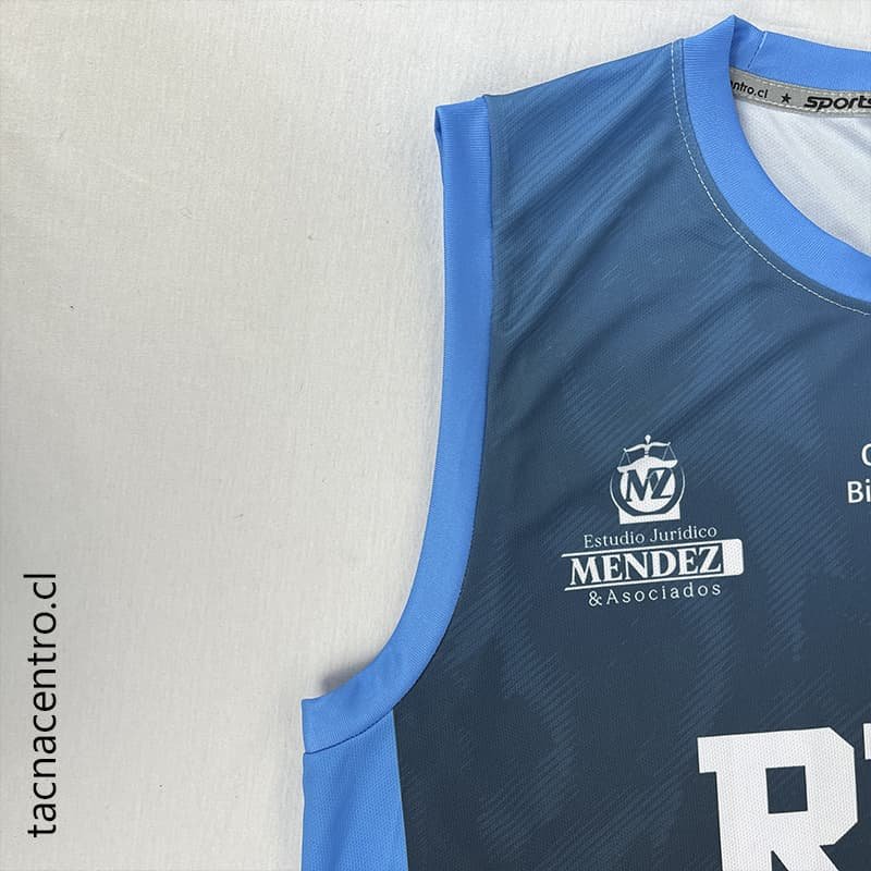 foto lateral de camiseta de baquetbol