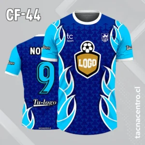 Camiseta de futbol con fuego celeste en los costados y centro de azul
