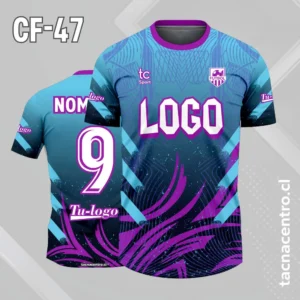 Camiseta de futbol azul con rayas moradas