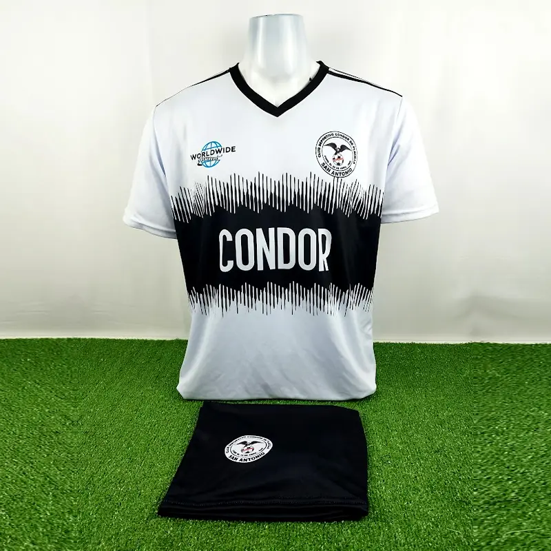 camisetas de futbol blancas con franja negra