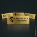 foto de pines de identificacion dorados para club deportivo