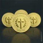 foto de pines dorados para colegio santa elena