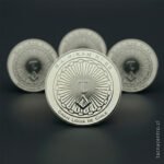 foto de pines plateado personalizados realizados para clientes de chile