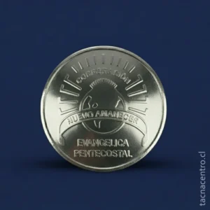 pines plateados con forma bombeada y fondo pulido iglesia evangelica