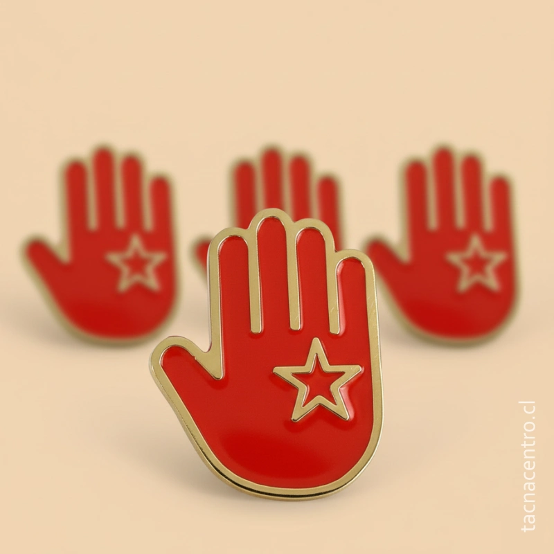 foto de trabajos realizados de pines en viña del mar forma de mano y esmaltado