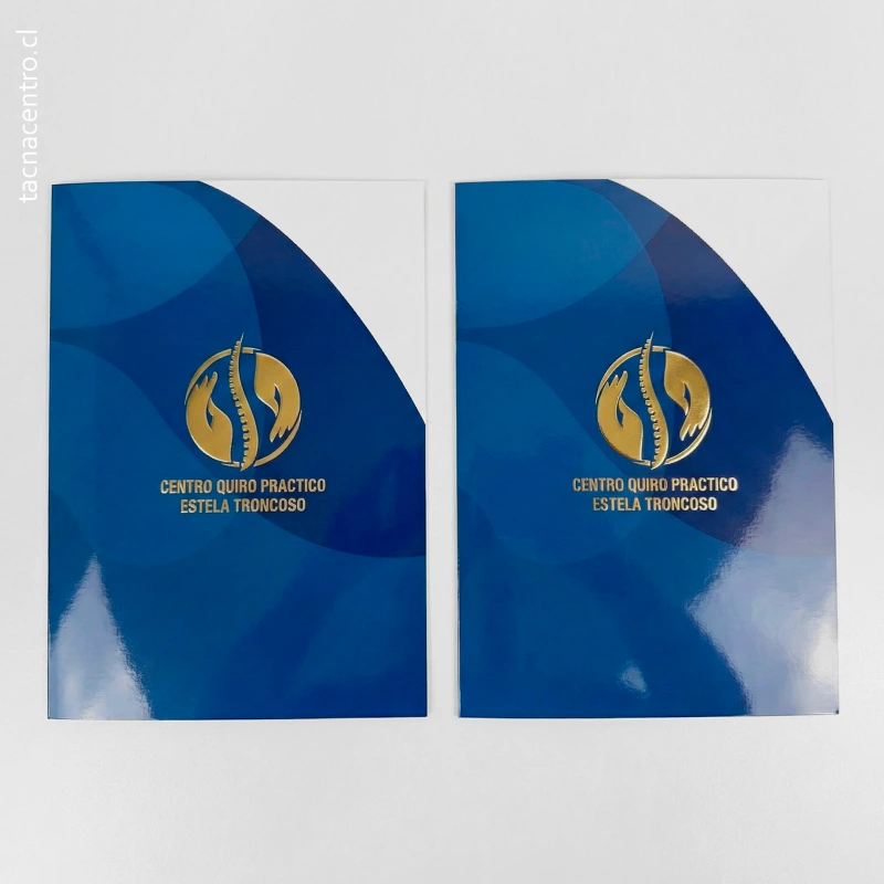 fotos de carpetas hot stamping para centro quiropractico