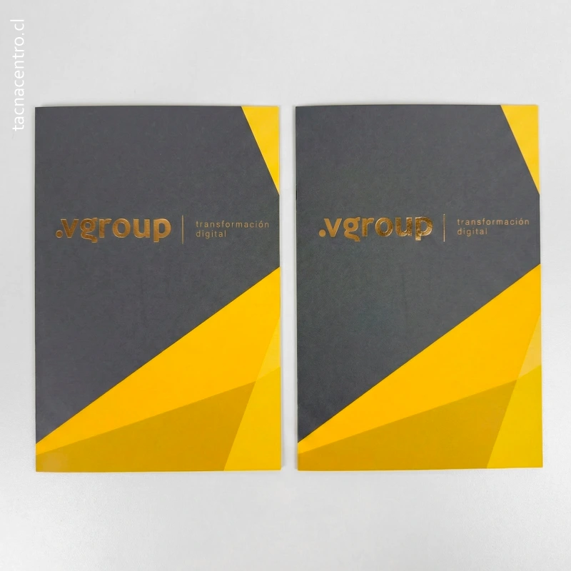 fotos de carpetas hot stamping para empresa de tecnologia