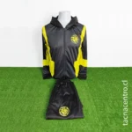 foto de buzo deportivo negro amarillo 2026