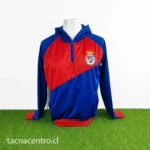 foto de buzo deportivo rojo azul 2026