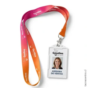 Lanyard con porta credencial y credencial personalizada