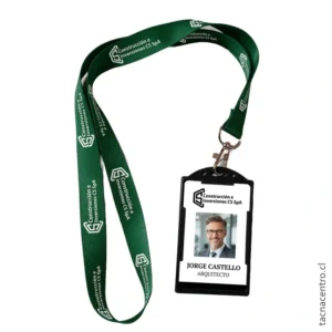 Lanyard con porta credencial y credencial personalizada