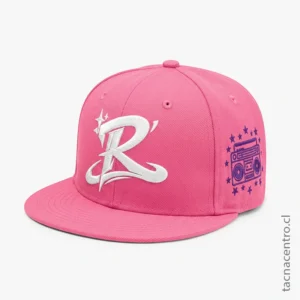 Gorra rapera rosada bordada para merchandising y moda 2026.