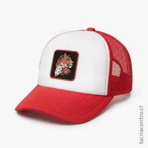 Gorra Trucker roja modelo tipo Goorin Bros personalizada para moda urbana y marcas 2026.