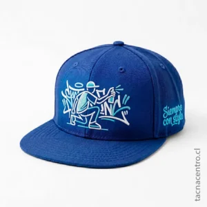 Gorra urbana azul personalizada con bordado de logo 2026.
