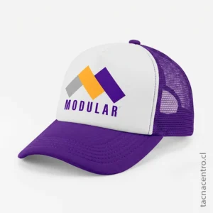 Gorra de malla morada con personalización de marca para regalos corporativos 2026.