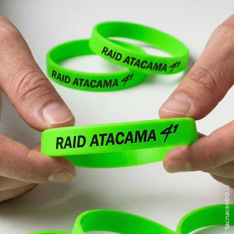 Revision y despacho de pulseras de silicona