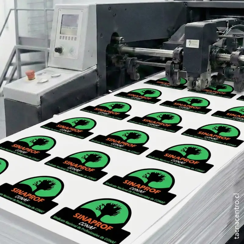 Impresión de alta velocidad para producción masiva de stickers personalizados.