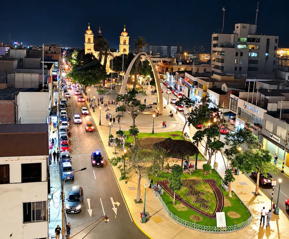 ciudad de tacna de noche